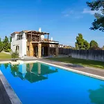 Beyond The Pines Villa, Elani *