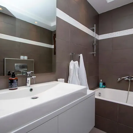 Beyond The Pines Villa, * Elani