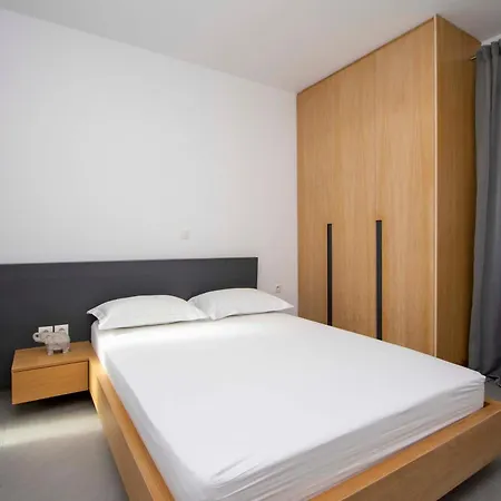 Beyond The Pines Villa, וילה Elani