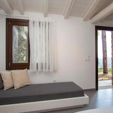 Beyond The Pines Villa, Elani