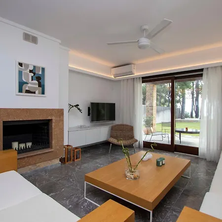 וילה Beyond The Pines Villa, *