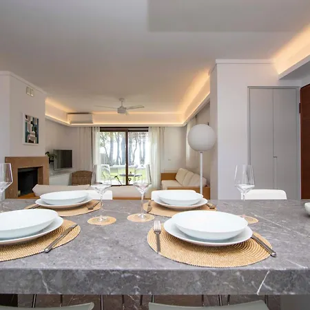 Beyond The Pines Villa, Elani