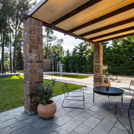 Beyond The Pines Villa,